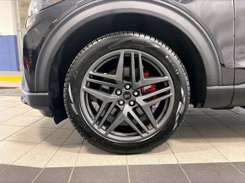 Used 2025 Ford Explorer ST-Line w/ ST-Line Street Pack AWD/4WD image 7