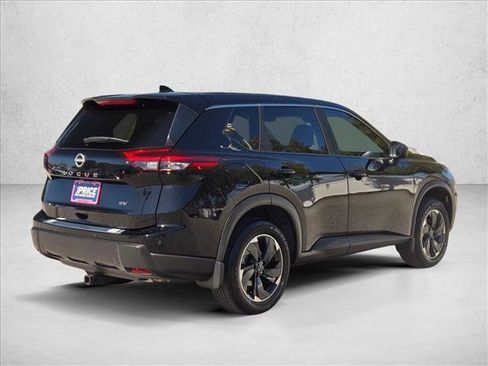 Used 2024 Nissan Rogue SV image 5