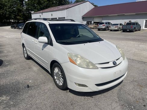 Used 2007 Toyota Sienna XLE w/ XLE Pkg 6 FWD image 4