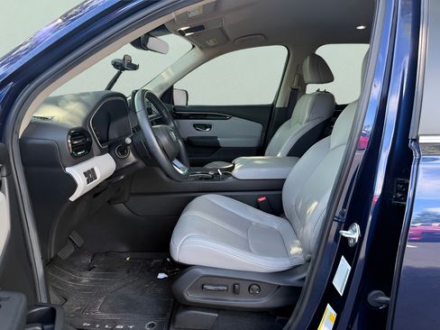 Used 2025 Honda Pilot EX-L image 9