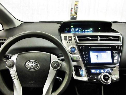 Used 2017 Toyota Prius V Three image 17