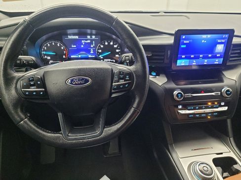 Used 2020 Ford Explorer XLT w/ Class III Trailer Tow Package image 22