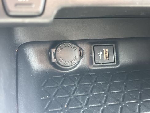 Used 2025 Toyota RAV4 LE AWD/4WD image 27