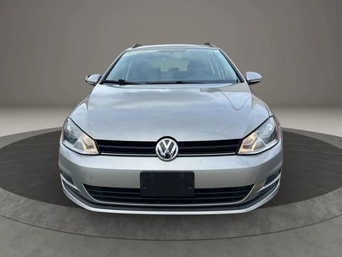 Used 2017 Volkswagen Golf S image 2