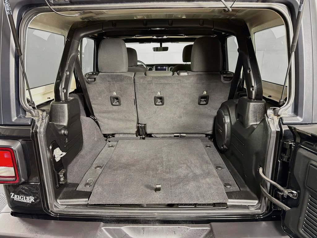 Used 2023 Jeep Wrangler Unlimited Sahara AWD/4WD image 25
