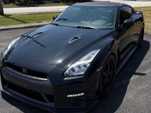 Used 2016 Nissan GT-R Premium AWD/4WD image 6