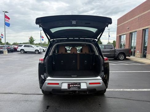 Used 2022 Nissan Pathfinder Platinum AWD/4WD image 17