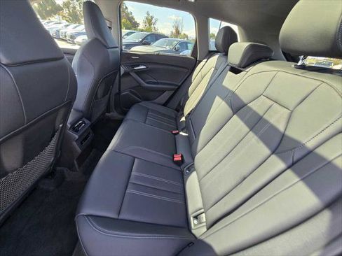 Used 2025 Audi Q6 e-tron Prestige image 21