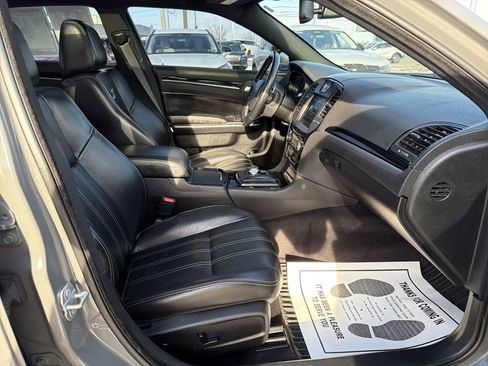 Used 2019 Chrysler 300 S w/ 300S Premium Group image 15