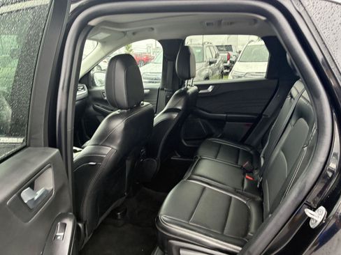Used 2025 Ford Escape Platinum AWD/4WD image 17