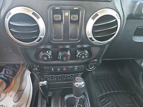 Used 2012 Jeep Wrangler Sahara w/ Connectivity Group AWD/4WD image 27