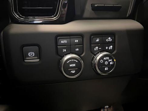 Used 2023 GMC Sierra 1500 AT4 w/ Technology Package AWD/4WD image 26