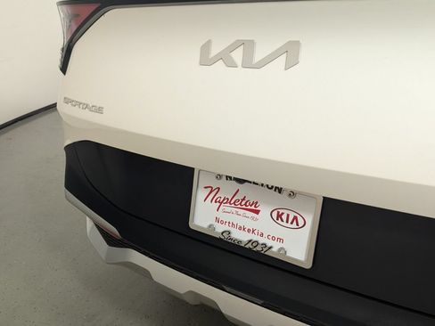 Used 2023 Kia Sportage LX FWD image 7