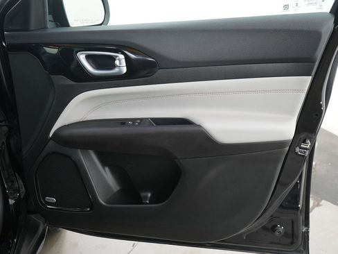 Used 2023 Jeep Compass Limited w/ Sun and Sound Group AWD/4WD image 11