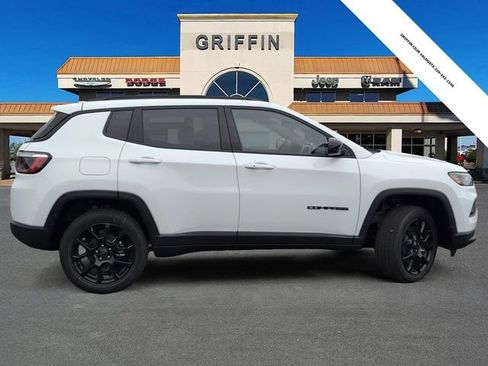 New 2026 Jeep Compass Latitude AWD/4WD image 3