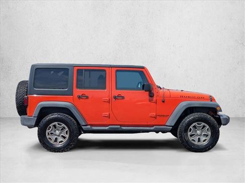 Used 2015 Jeep Wrangler Unlimited Rubicon w/ Connectivity Group AWD/4WD image 4