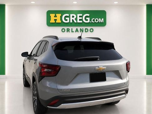 Used 2026 Chevrolet Trax LT FWD image 8