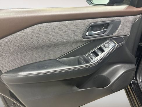 Used 2023 Nissan Rogue SV image 8