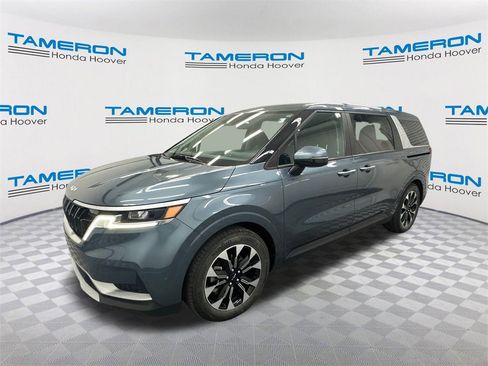 Used 2024 Kia Carnival EX image 1