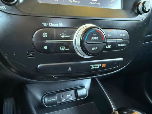Used 2018 Kia Soul + FWD image 33