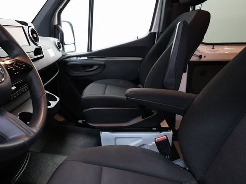 Used 2025 Mercedes-Benz Sprinter 2500 image 55