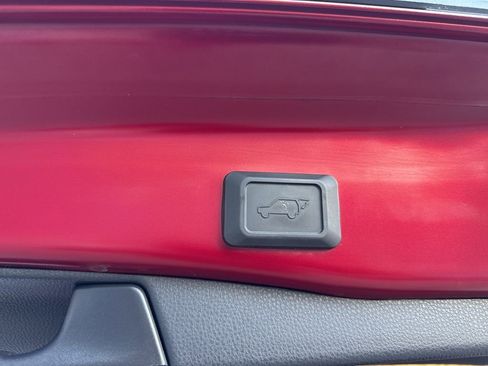 Used 2022 Toyota RAV4 XLE image 10