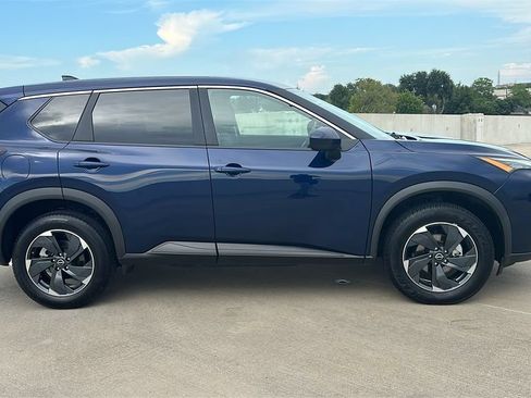 Used 2025 Nissan Rogue SV AWD/4WD image 13