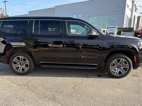 Certified 2025 Jeep Wagoneer 4WD w/ Convenience Group I image 7