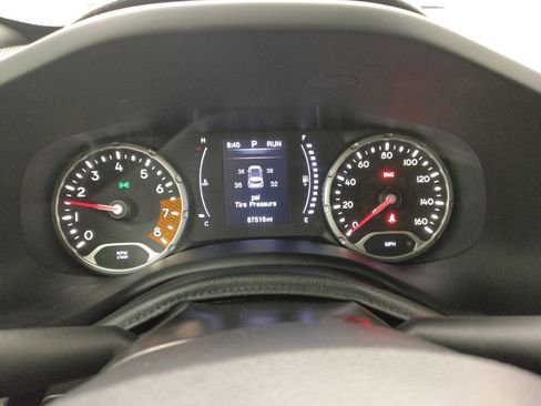 Used 2020 Jeep Renegade Latitude AWD/4WD image 23