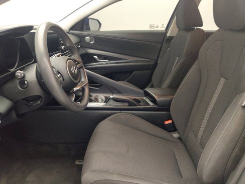 Used 2021 Hyundai Elantra SE FWD image 17