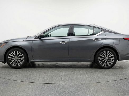 Used 2025 Nissan Altima 2.5 SV image 5