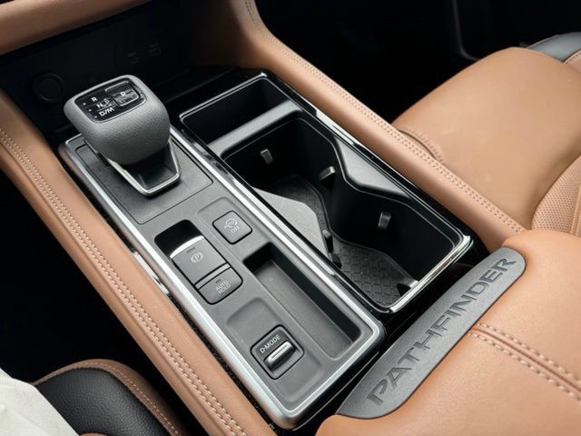 Used 2025 Nissan Pathfinder Platinum FWD image 25