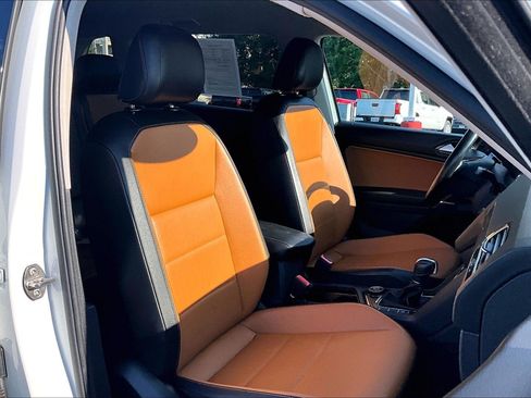 Used 2018 Volkswagen Tiguan SE w/ 3rd Row Seat Package AWD/4WD image 7