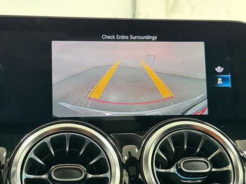 Used 2022 Mercedes-Benz GLB 250 4MATIC image 19