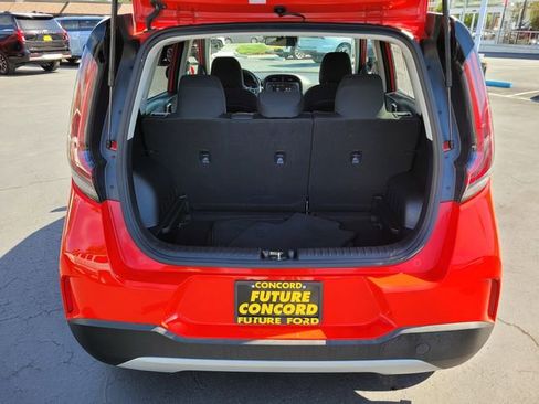 Used 2025 Kia Soul S FWD image 18