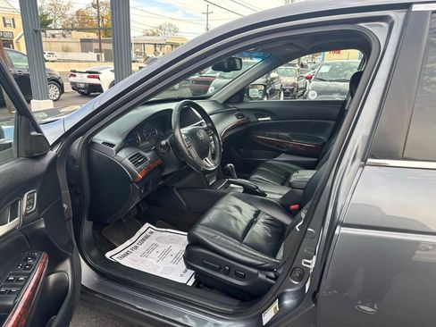 Used 2010 Honda Crosstour EX-L image 16