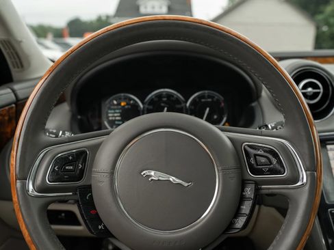 Used 2012 Jaguar XJ RWD image 21