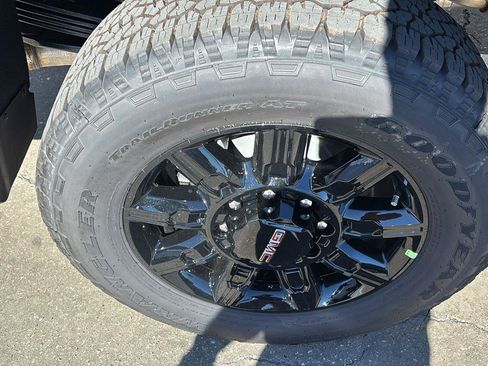 New 2026 GMC Sierra 2500 AT4 w/ AT4 Premium Plus Package AWD/4WD image 12