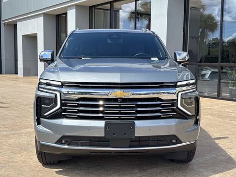 Used 2025 Chevrolet Suburban Premier RWD image 8