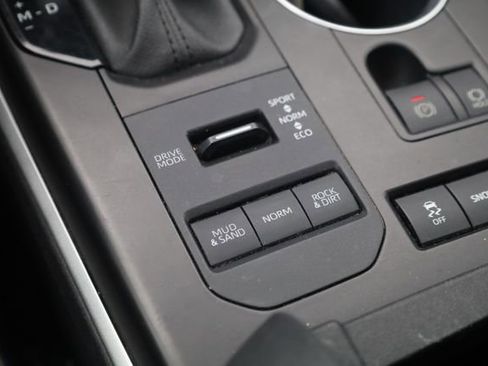 Used 2021 Toyota Highlander XLE AWD/4WD image 20