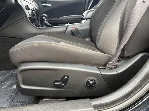 Used 2020 Dodge Charger SXT w/ Blacktop Package image 12