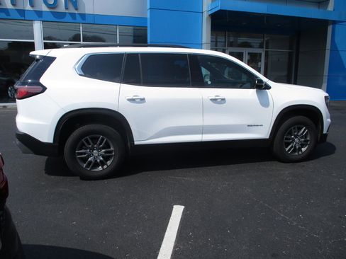 Used 2025 GMC Acadia Elevation image 3