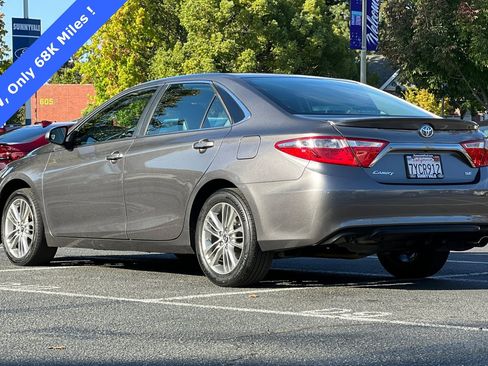 Used 2017 Toyota Camry SE image 6