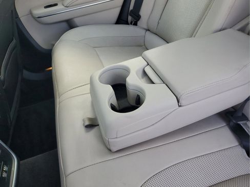 Used 2018 Chrysler 300 Limited w/ Safetytec Plus Group image 10