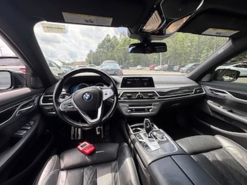 Used 2019 BMW 750i w/ M Sport Package RWD image 5
