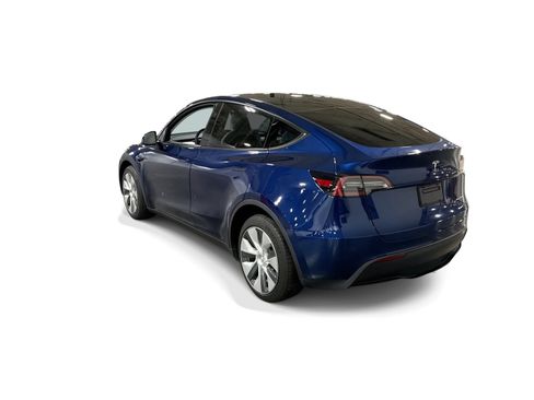 Certified 2023 Tesla Model Y Long Range AWD/4WD image 4