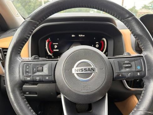 Used 2021 Nissan Rogue Platinum FWD image 11