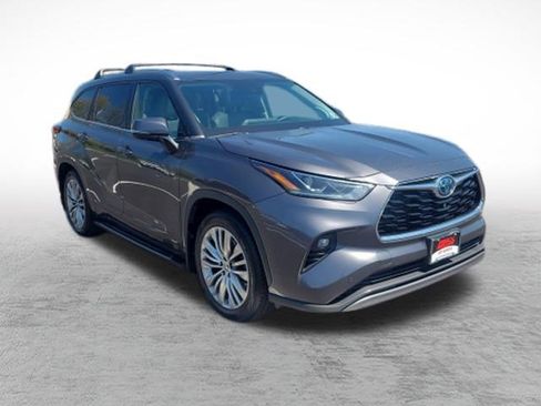 Used 2022 Toyota Highlander Platinum AWD/4WD image 3