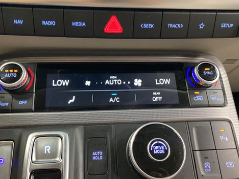 Used 2024 Hyundai Palisade Calligraphy FWD image 18