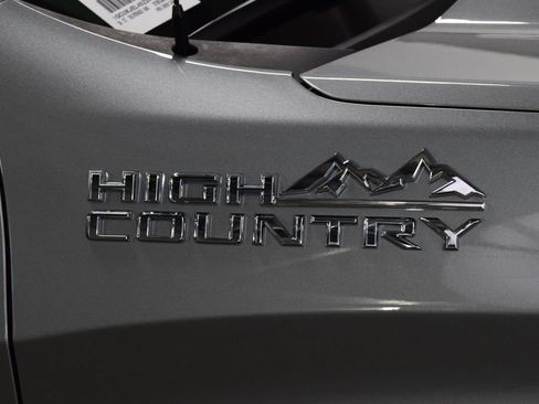 Used 2025 Chevrolet Silverado 1500 High Country AWD/4WD image 18